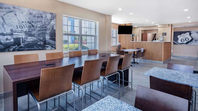 <b>Super 8 by Wyndham Joliet Other</b>. Images powered by <a href="https://iceportal.shijigroup.com/" title="IcePortal" target="_blank">IcePortal</a>.