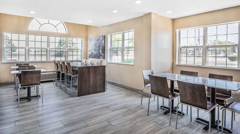 <b>Super 8 by Wyndham Joliet Other</b>. Images powered by <a href="https://iceportal.shijigroup.com/" title="IcePortal" target="_blank">IcePortal</a>.