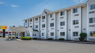 Super 8 by Wyndham Joliet