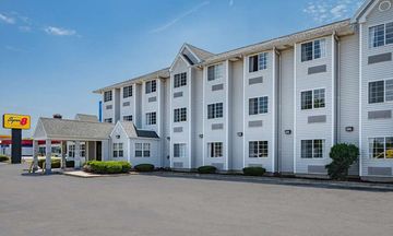 Super 8 by Wyndham Joliet