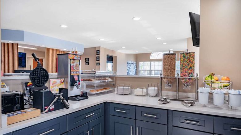 <b>Super 8 by Wyndham Joliet Other</b>. Images powered by <a href="https://iceportal.shijigroup.com/" title="IcePortal" target="_blank">IcePortal</a>.