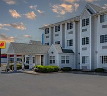 Super 8 by Wyndham Joliet Exterior
