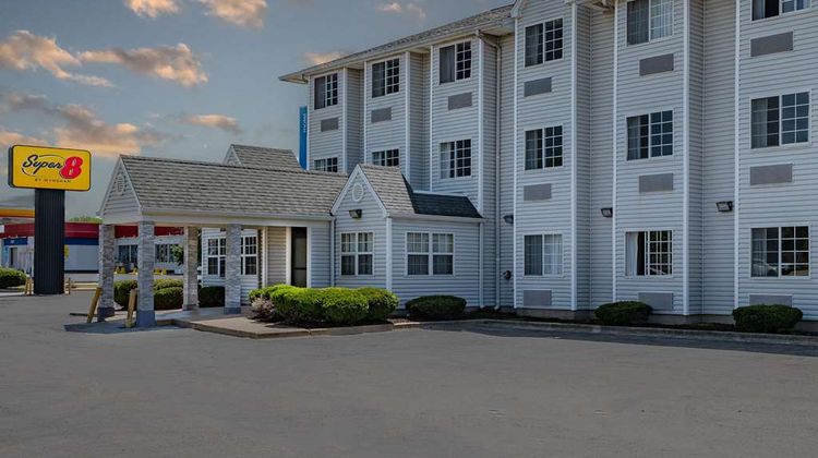 Super 8 by Wyndham Joliet Exterior