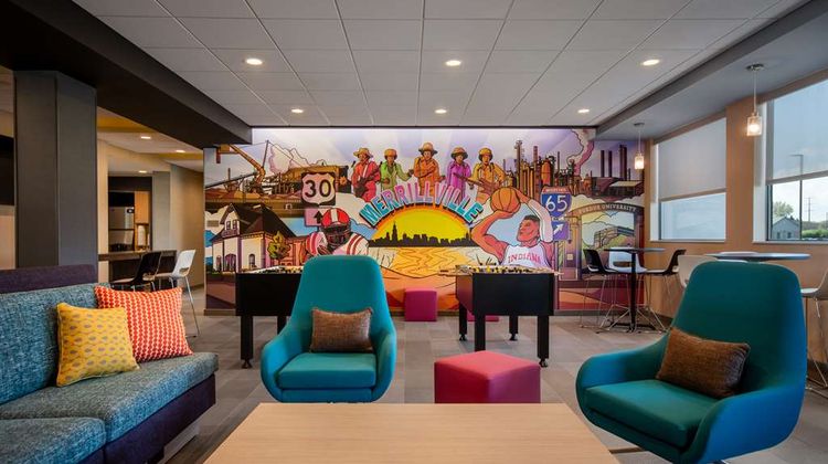 Tru by Hilton Merrillville Lobby