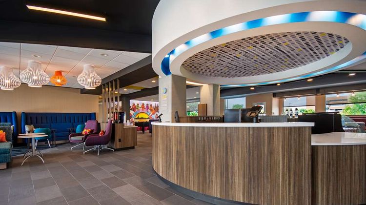 Tru by Hilton Merrillville Lobby