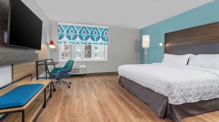 Tru by Hilton Janesville Room