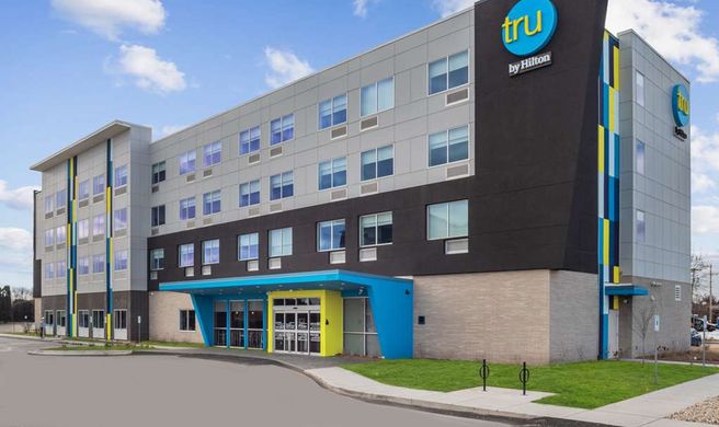 Tru by Hilton Janesville Exterior