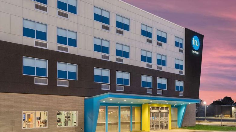 <b>Tru by Hilton Janesville Exterior</b>. Images powered by <a href="https://iceportal.shijigroup.com/" title="IcePortal" target="_blank">IcePortal</a>.