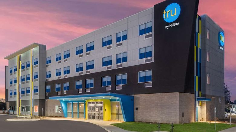 <b>Tru by Hilton Janesville Exterior</b>. Images powered by <a href="https://iceportal.shijigroup.com/" title="IcePortal" target="_blank">IcePortal</a>.