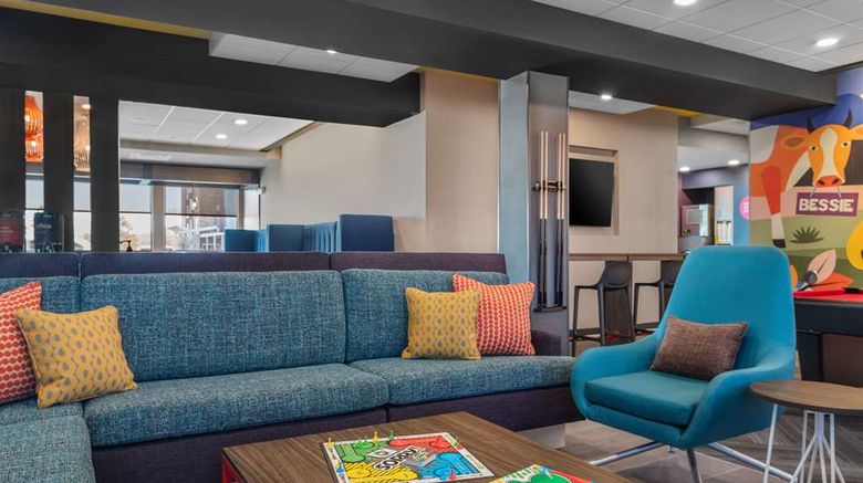 <b>Tru by Hilton Janesville Lobby</b>. Images powered by <a href="https://iceportal.shijigroup.com/" title="IcePortal" target="_blank">IcePortal</a>.