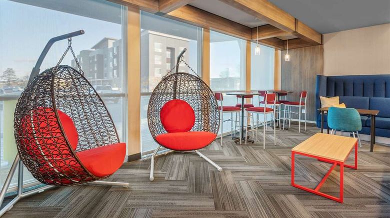 <b>Tru by Hilton Janesville Lobby</b>. Images powered by <a href="https://iceportal.shijigroup.com/" title="IcePortal" target="_blank">IcePortal</a>.