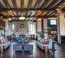 Hotel Petaluma, Tapestry Coll by Hilton Lobby