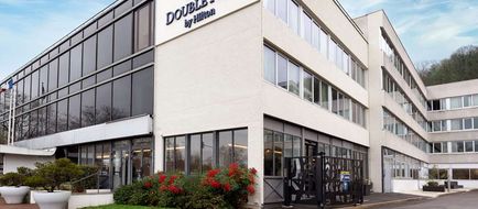 DoubleTree by Hilton Paris Bougival Exterior