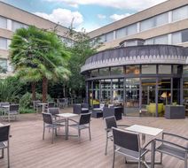 DoubleTree by Hilton Paris Bougival Exterior