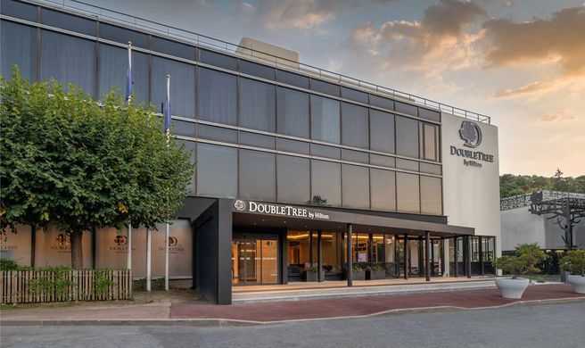 DoubleTree by Hilton Paris Bougival Exterior