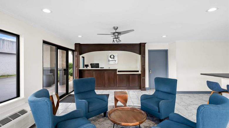 <b>Quality Inn & Suites Lobby</b>. Images powered by <a href="https://iceportal.shijigroup.com/" title="IcePortal" target="_blank">IcePortal</a>.