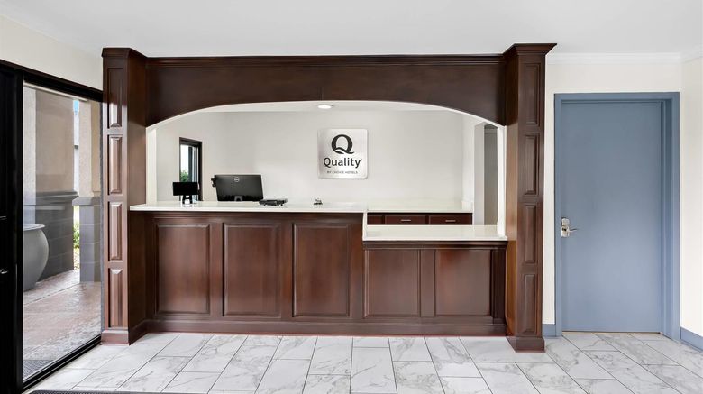 <b>Quality Inn & Suites Lobby</b>. Images powered by <a href="https://iceportal.shijigroup.com/" title="IcePortal" target="_blank">IcePortal</a>.