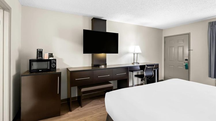 Quality Inn & Suites Room