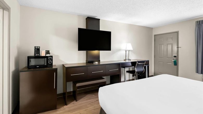 <b>Quality Inn & Suites Room</b>. Images powered by <a href="https://iceportal.shijigroup.com/" title="IcePortal" target="_blank">IcePortal</a>.