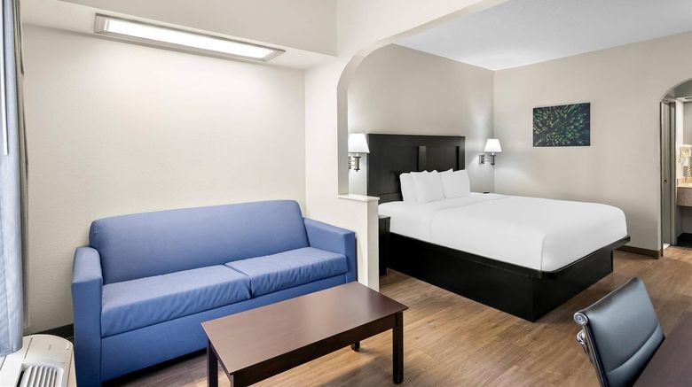 <b>Quality Inn & Suites Suite</b>. Images powered by <a href="https://iceportal.shijigroup.com/" title="IcePortal" target="_blank">IcePortal</a>.