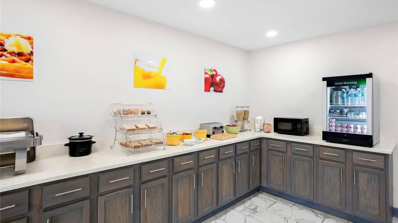<b>Quality Inn & Suites Restaurant</b>. Images powered by <a href="https://iceportal.shijigroup.com/" title="IcePortal" target="_blank">IcePortal</a>.