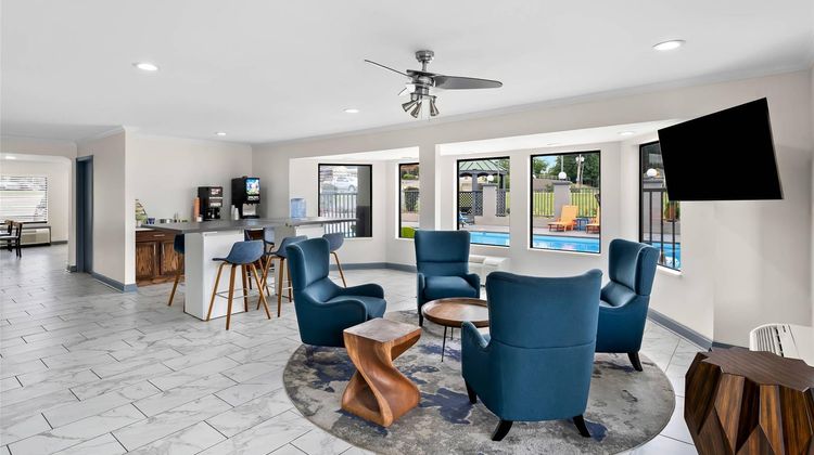 Quality Inn & Suites Lobby