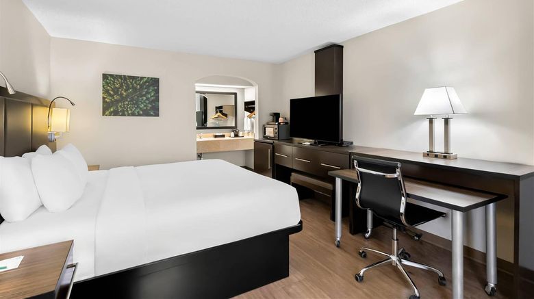 <b>Quality Inn & Suites Room</b>. Images powered by <a href="https://iceportal.shijigroup.com/" title="IcePortal" target="_blank">IcePortal</a>.