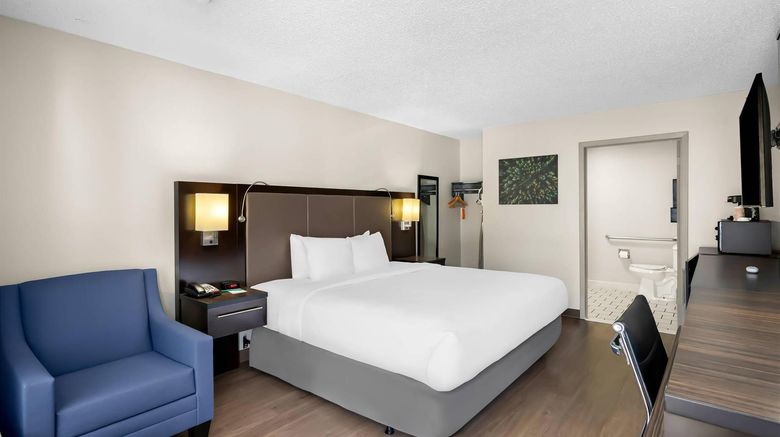 <b>Quality Inn & Suites Room</b>. Images powered by <a href="https://iceportal.shijigroup.com/" title="IcePortal" target="_blank">IcePortal</a>.