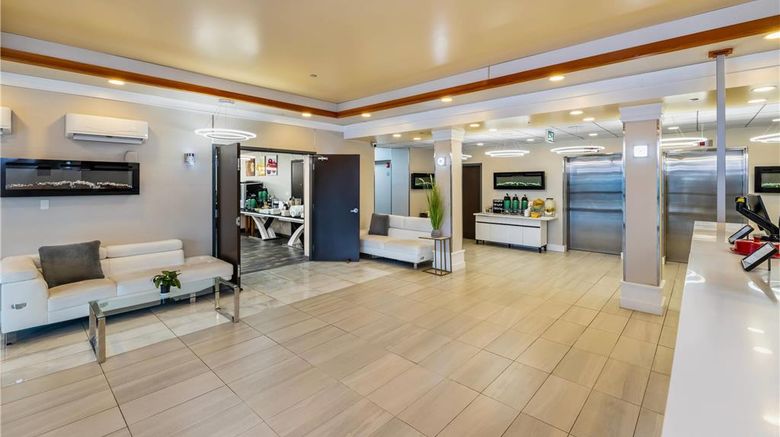 <b>Quality Inn Sunshine Suites Lobby</b>. Images powered by <a href="https://iceportal.shijigroup.com/" title="IcePortal" target="_blank">IcePortal</a>.