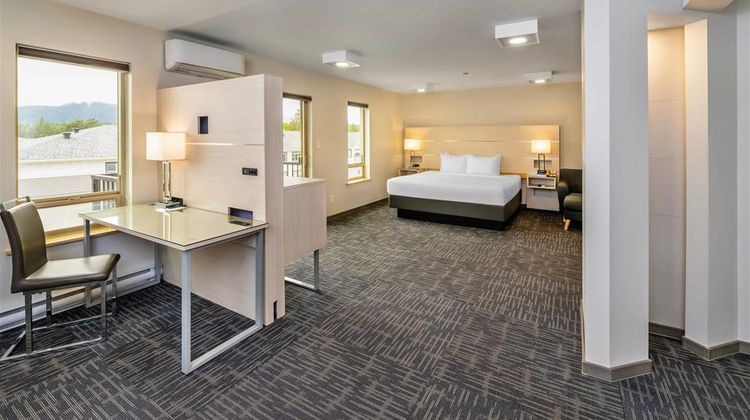 Quality Inn Sunshine Suites Room