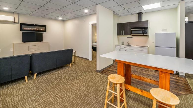 <b>Quality Inn Sunshine Suites Suite</b>. Images powered by <a href="https://iceportal.shijigroup.com/" title="IcePortal" target="_blank">IcePortal</a>.
