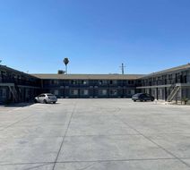 Super 8 by Wyndham Bakersfield Exterior