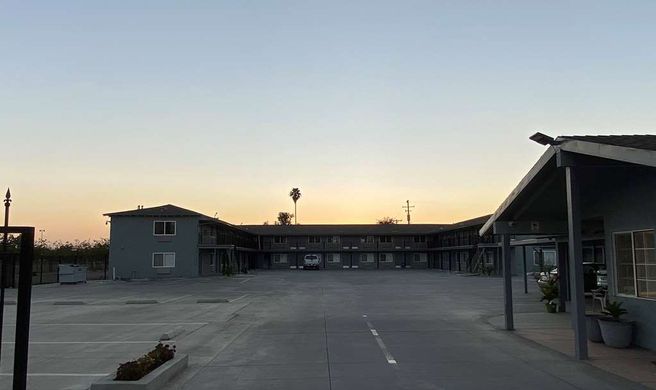Super 8 by Wyndham Bakersfield Exterior
