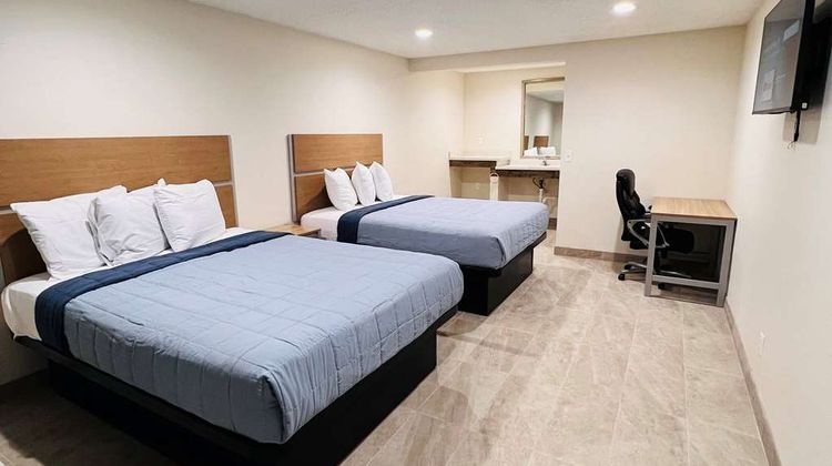 Super 8 by Wyndham Bakersfield Room
