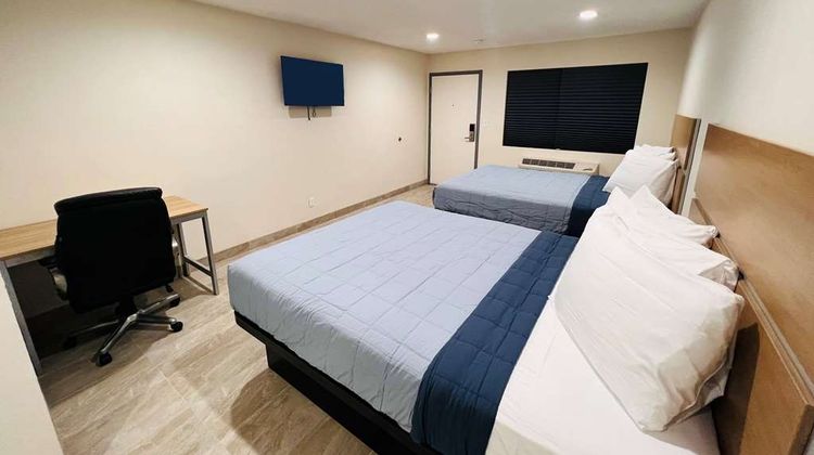 Super 8 by Wyndham Bakersfield Room