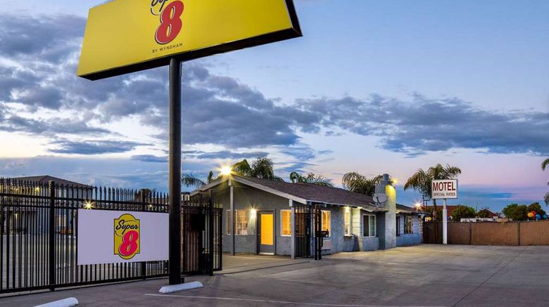 <b>Super 8 by Wyndham Bakersfield Exterior</b>. Images powered by <a href="https://iceportal.shijigroup.com/" title="IcePortal" target="_blank">IcePortal</a>.