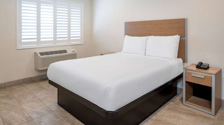 <b>Super 8 by Wyndham Bakersfield Suite</b>. Images powered by <a href="https://iceportal.shijigroup.com/" title="IcePortal" target="_blank">IcePortal</a>.