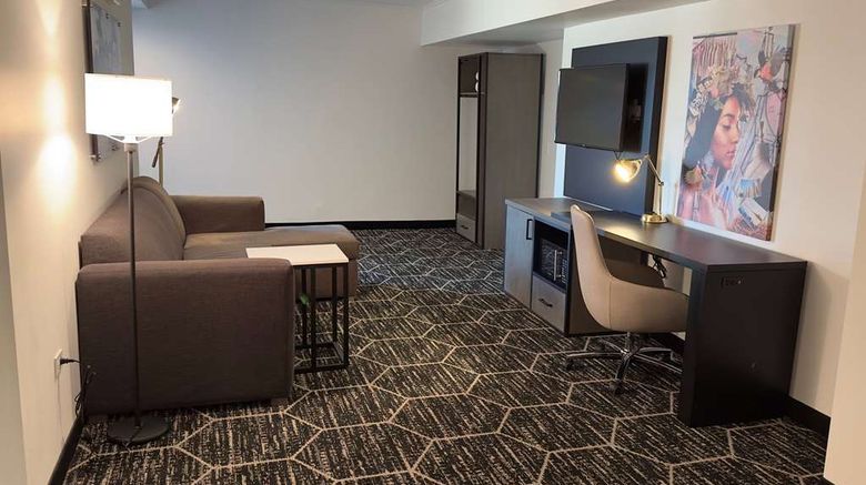 <b>La Quinta Inn & Suites Rosemont/O'Hare Room</b>. Images powered by <a href="https://iceportal.shijigroup.com/" title="IcePortal" target="_blank">IcePortal</a>.