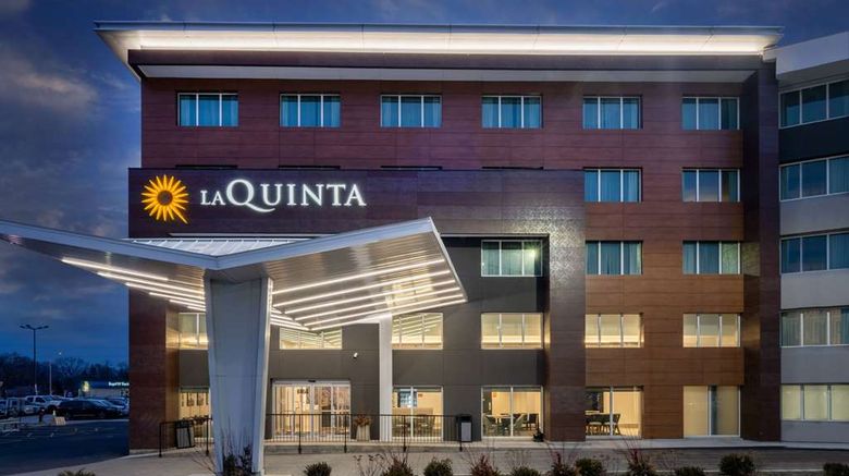 <b>La Quinta Inn & Suites Rosemont/O'Hare Exterior</b>. Images powered by <a href="https://iceportal.shijigroup.com/" title="IcePortal" target="_blank">IcePortal</a>.