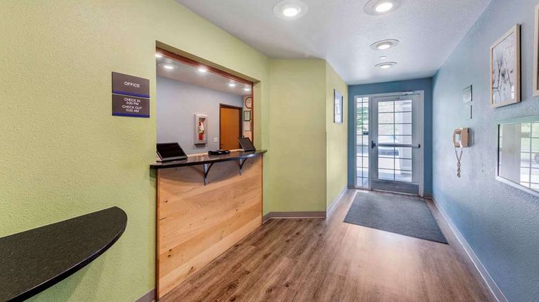 <b>Extended Stay America Select Tuscaloosa Lobby</b>. Images powered by <a href="https://iceportal.shijigroup.com/" title="IcePortal" target="_blank">IcePortal</a>.