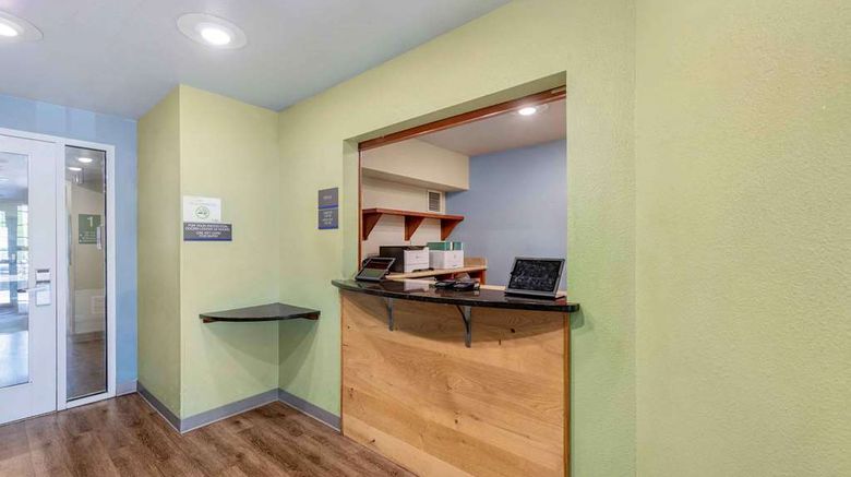 <b>Extended Stay America Select Tuscaloosa Lobby</b>. Images powered by <a href="https://iceportal.shijigroup.com/" title="IcePortal" target="_blank">IcePortal</a>.