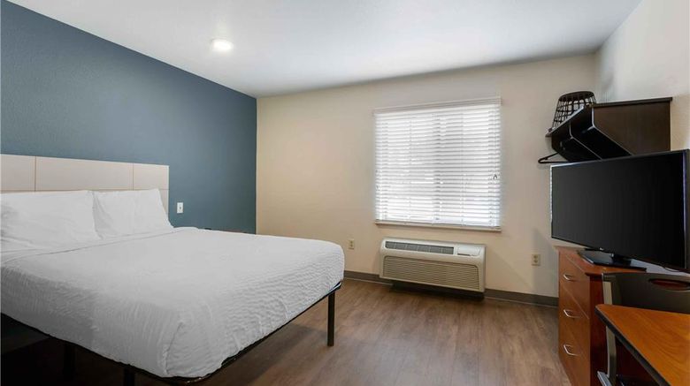 <b>Extended Stay America Select Phoenix Room</b>. Images powered by <a href="https://iceportal.shijigroup.com/" title="IcePortal" target="_blank">IcePortal</a>.
