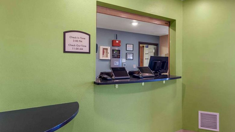 <b>Extended Stay America Select Lobby</b>. Images powered by <a href="https://iceportal.shijigroup.com/" title="IcePortal" target="_blank">IcePortal</a>.