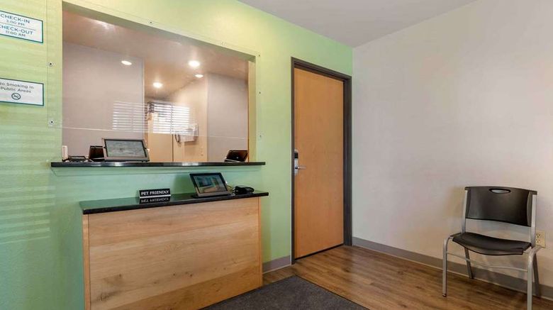 <b>Extended Stay America Kansas City South Lobby</b>. Images powered by <a href="https://iceportal.shijigroup.com/" title="IcePortal" target="_blank">IcePortal</a>.