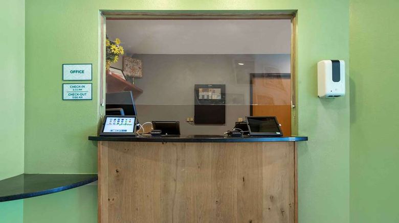 <b>Extended Stay America Select Laredo Lobby</b>. Images powered by <a href="https://iceportal.shijigroup.com/" title="IcePortal" target="_blank">IcePortal</a>.