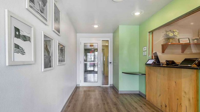 <b>Extended Stay America Select Laredo Lobby</b>. Images powered by <a href="https://iceportal.shijigroup.com/" title="IcePortal" target="_blank">IcePortal</a>.