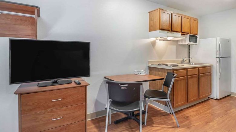<b>Extended Stay America Select Laredo Room</b>. Images powered by <a href="https://iceportal.shijigroup.com/" title="IcePortal" target="_blank">IcePortal</a>.