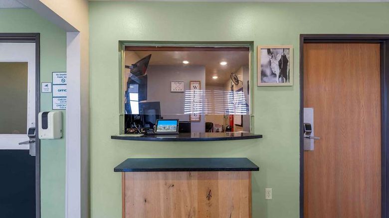 <b>Extended Stay America Select Lubbock W Lobby</b>. Images powered by <a href="https://iceportal.shijigroup.com/" title="IcePortal" target="_blank">IcePortal</a>.
