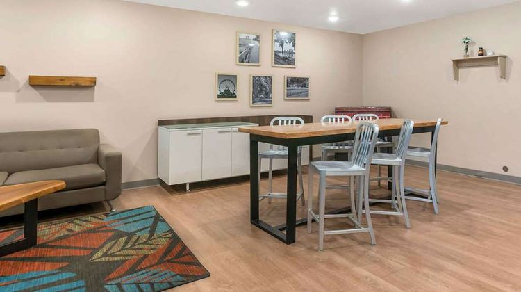 Extended Stay America Select SDF Airport Lobby