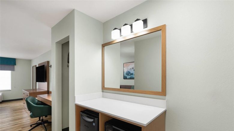 <b>Wingate by Wyndham Mansfield Ohio Suite</b>. Images powered by <a href="https://iceportal.shijigroup.com/" title="IcePortal" target="_blank">IcePortal</a>.